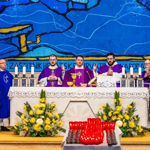 U Karlovcu proslavljena misa za sve župljane preminule u protekloj godini